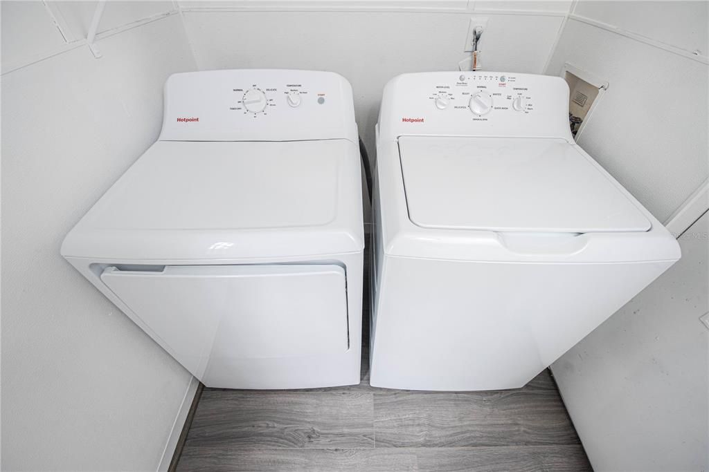 Active With Contract: $349,900 (3 beds, 2 baths, 1560 Square Feet)