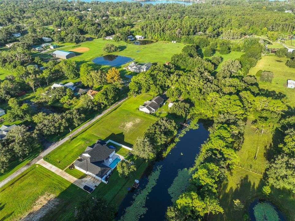 待售: $350,000 (0.97 acres)