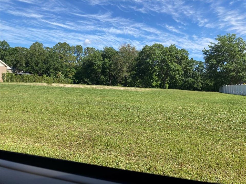 待售: $350,000 (0.97 acres)