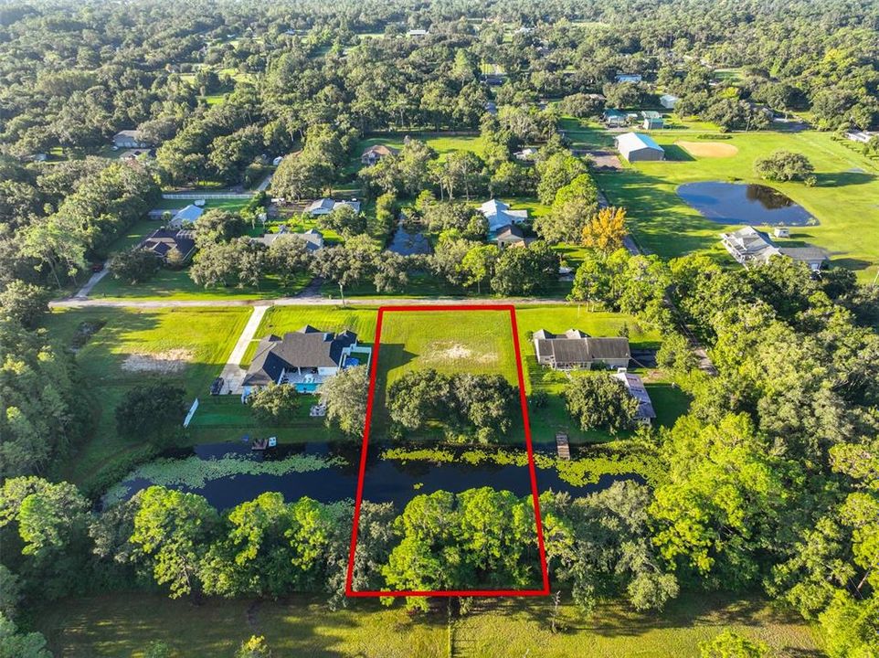 待售: $350,000 (0.97 acres)