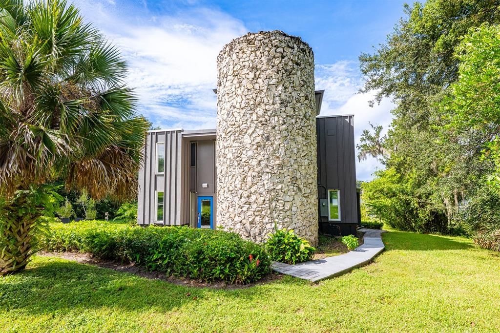 For Sale: $690,000 (3 beds, 2 baths, 1950 Square Feet)