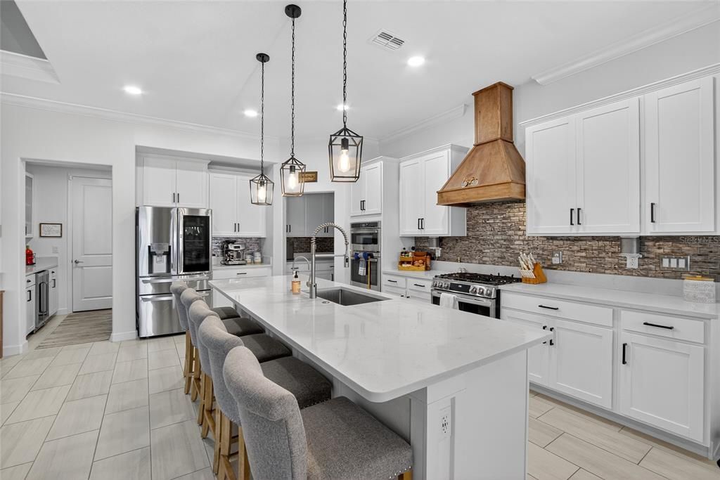 Active With Contract: $649,400 (4 beds, 3 baths, 2856 Square Feet)