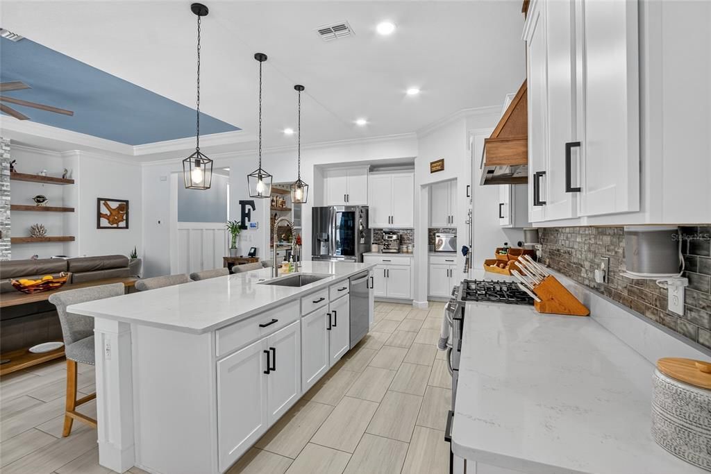 Active With Contract: $649,400 (4 beds, 3 baths, 2856 Square Feet)