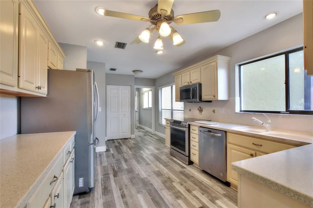 待售: $217,500 (3 贝兹, 3 浴室, 1819 平方英尺)