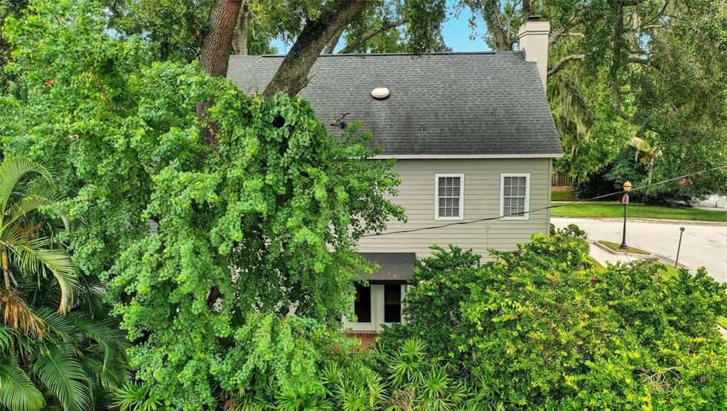 合同活跃: $697,000 (3 贝兹, 2 浴室, 2462 平方英尺)