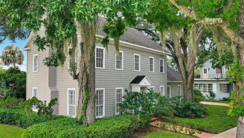 合同活跃: $697,000 (3 贝兹, 2 浴室, 2462 平方英尺)