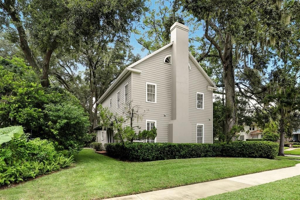 合同活跃: $697,000 (3 贝兹, 2 浴室, 2462 平方英尺)