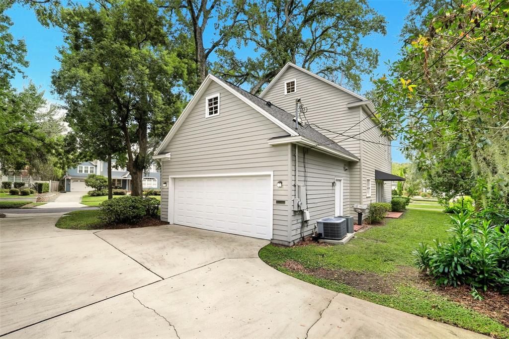 合同活跃: $697,000 (3 贝兹, 2 浴室, 2462 平方英尺)