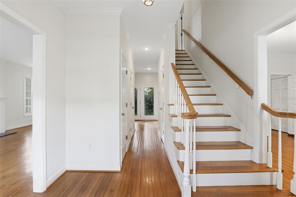 合同活跃: $697,000 (3 贝兹, 2 浴室, 2462 平方英尺)