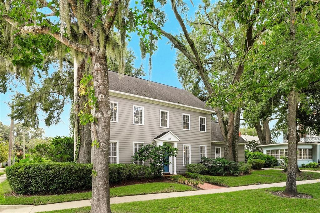 合同活跃: $697,000 (3 贝兹, 2 浴室, 2462 平方英尺)