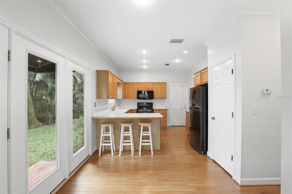 合同活跃: $697,000 (3 贝兹, 2 浴室, 2462 平方英尺)