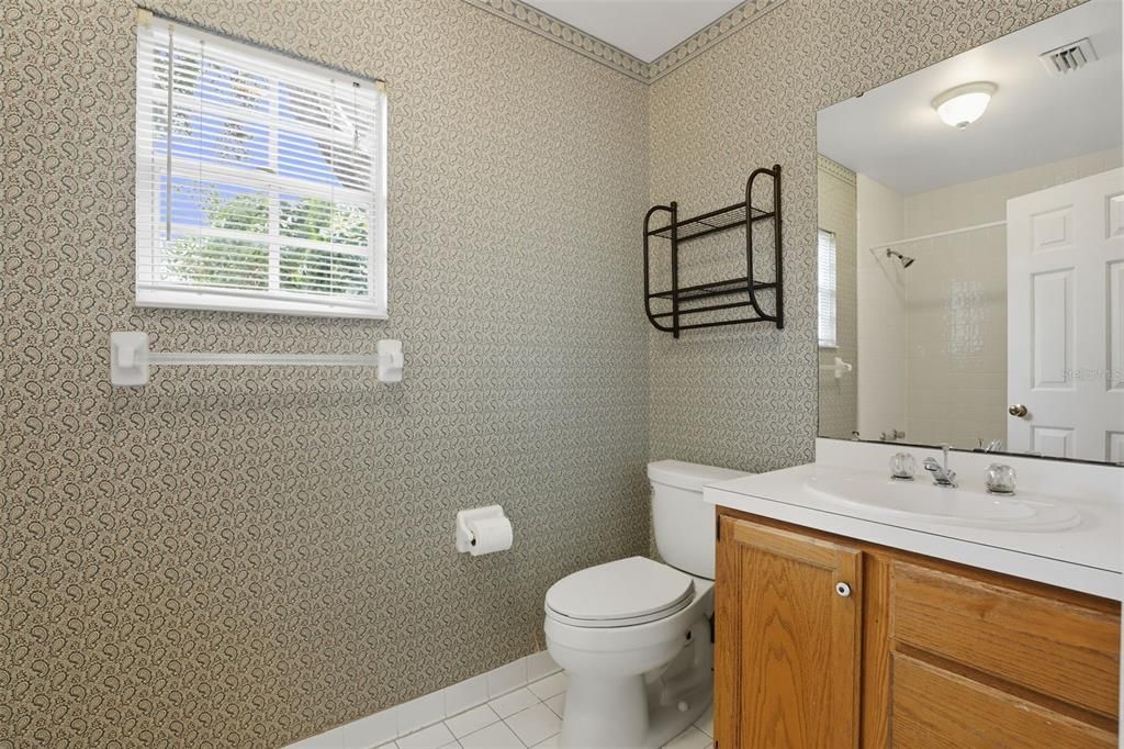 合同活跃: $697,000 (3 贝兹, 2 浴室, 2462 平方英尺)