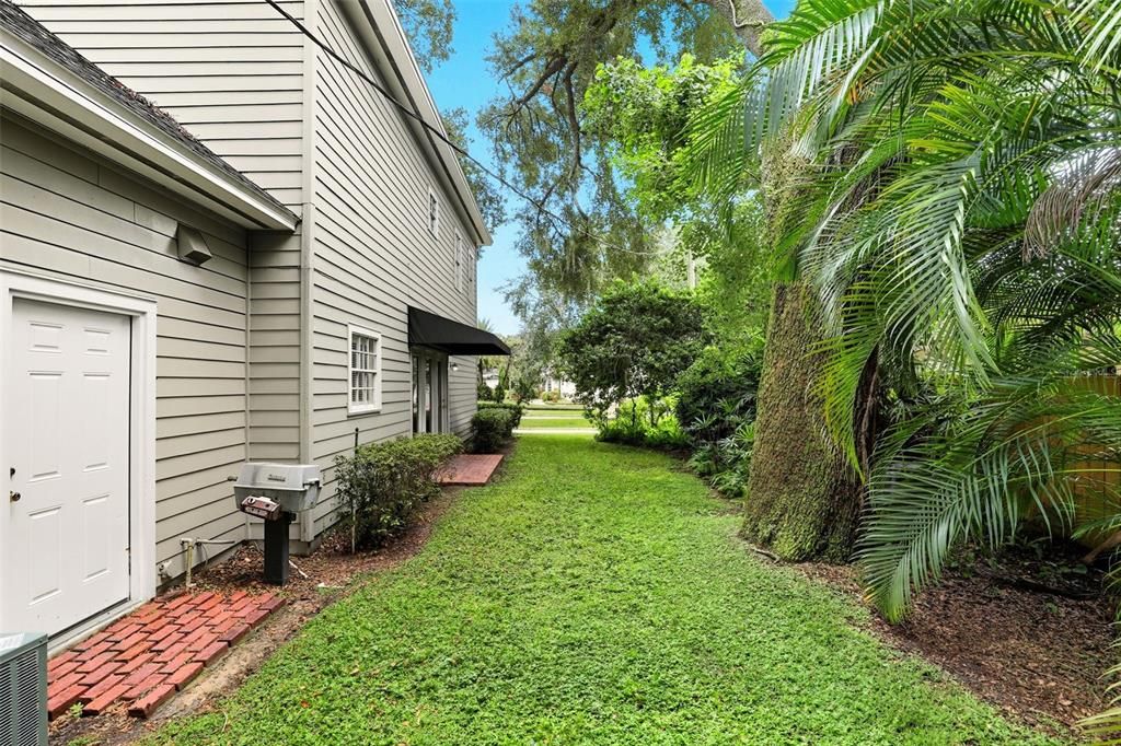 合同活跃: $697,000 (3 贝兹, 2 浴室, 2462 平方英尺)