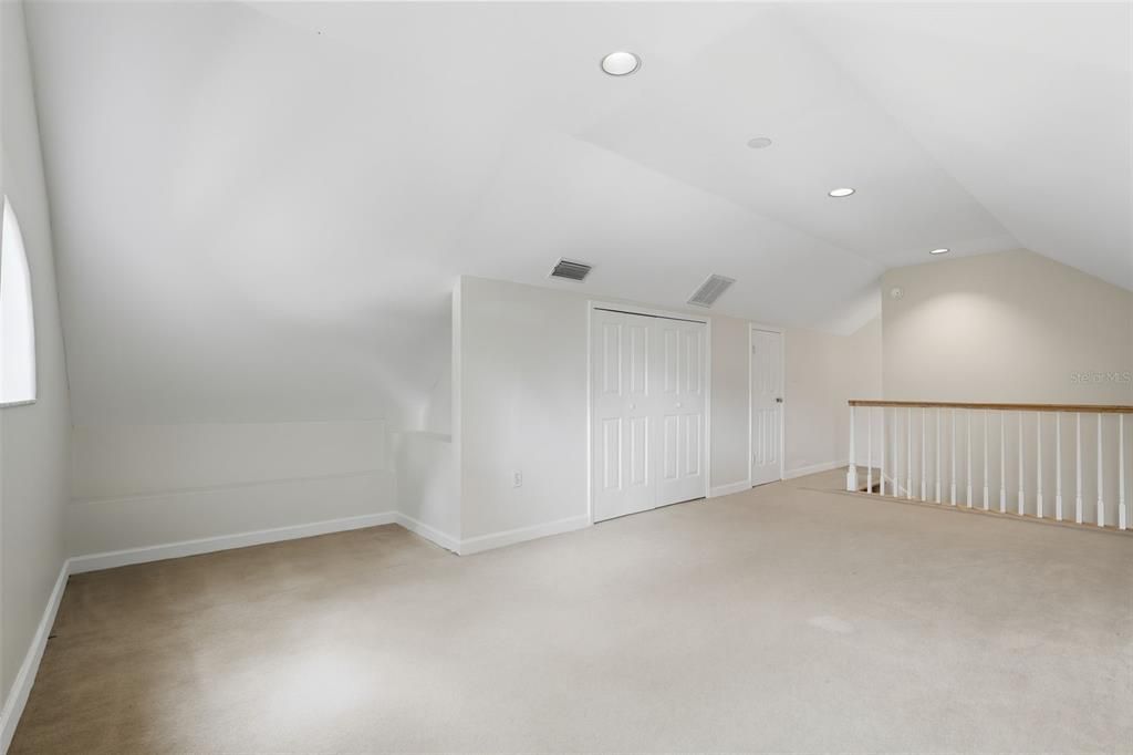 合同活跃: $697,000 (3 贝兹, 2 浴室, 2462 平方英尺)