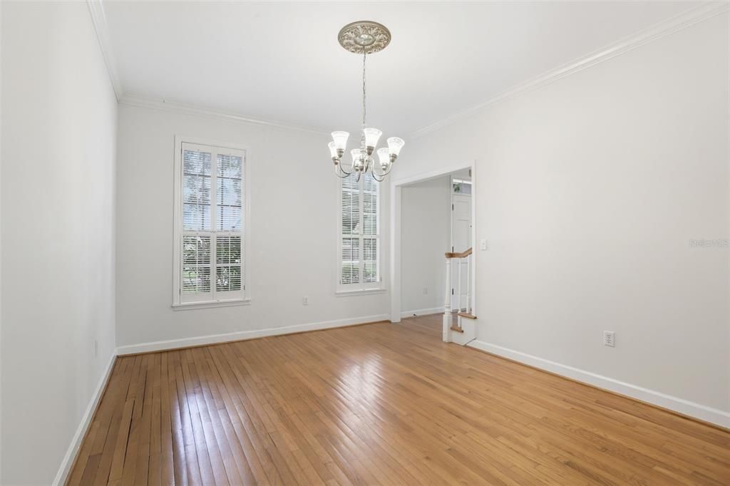 合同活跃: $697,000 (3 贝兹, 2 浴室, 2462 平方英尺)