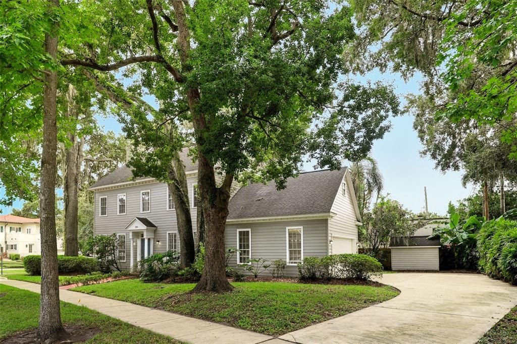 合同活跃: $697,000 (3 贝兹, 2 浴室, 2462 平方英尺)