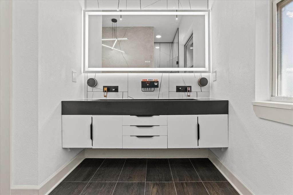 For Sale: $599,000 (4 beds, 3 baths, 2400 Square Feet)