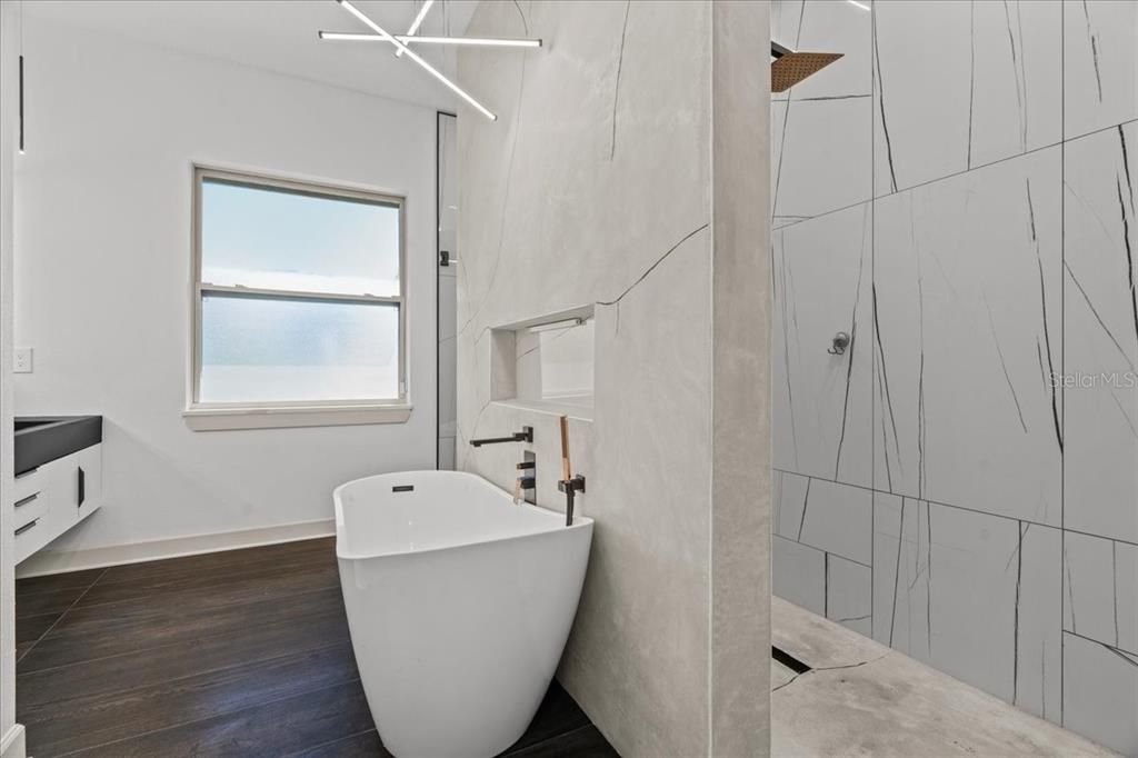 For Sale: $599,000 (4 beds, 3 baths, 2400 Square Feet)