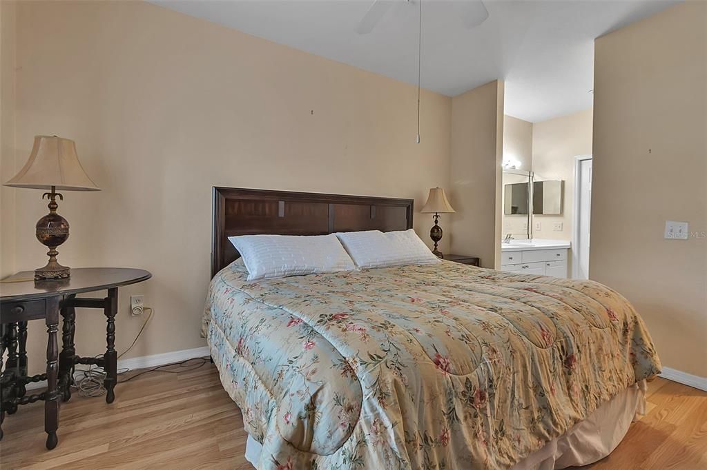 Под контрактом: $189,999 (2 спален, 1 ванн, 1116 Квадратных фут)