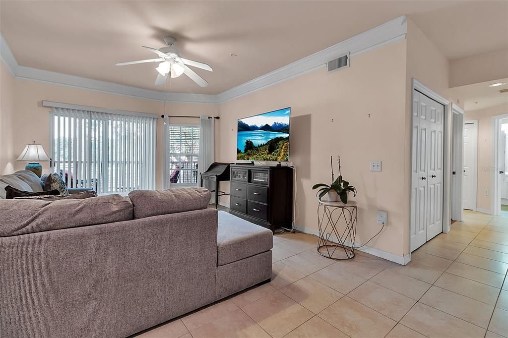 Под контрактом: $189,999 (2 спален, 1 ванн, 1116 Квадратных фут)