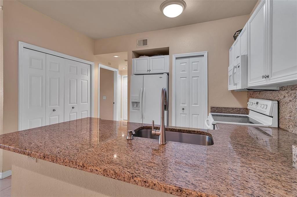 Под контрактом: $189,999 (2 спален, 1 ванн, 1116 Квадратных фут)