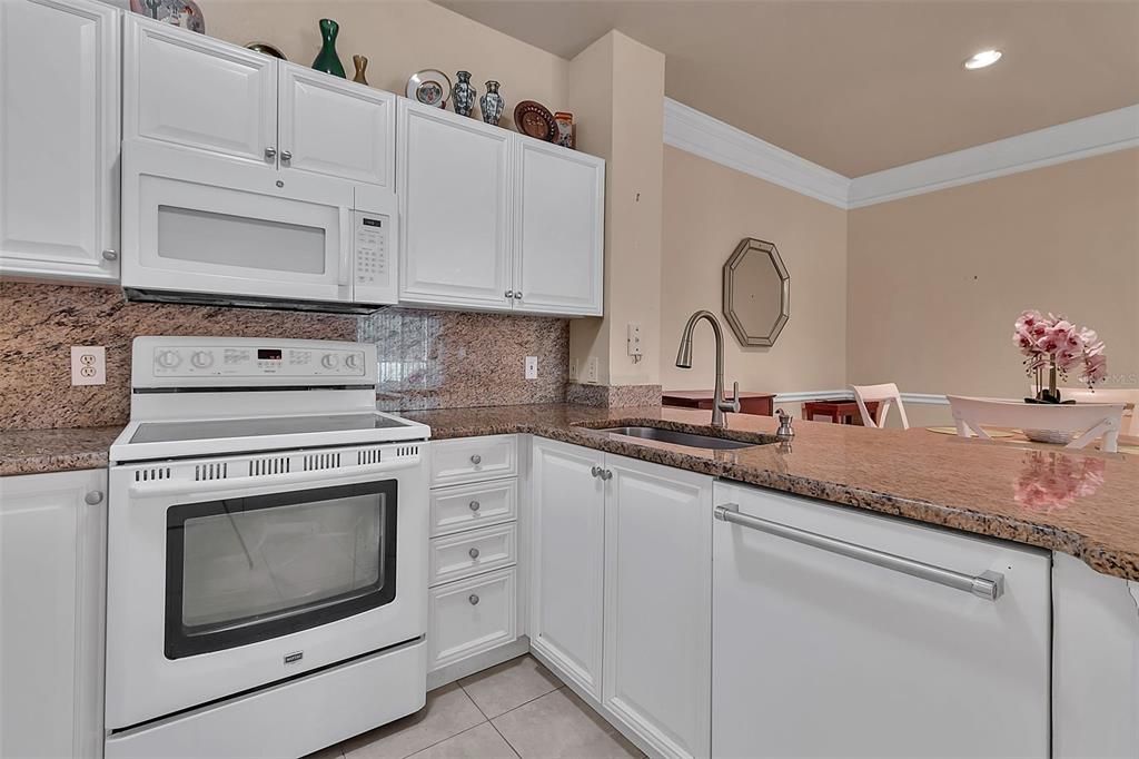 Под контрактом: $189,999 (2 спален, 1 ванн, 1116 Квадратных фут)