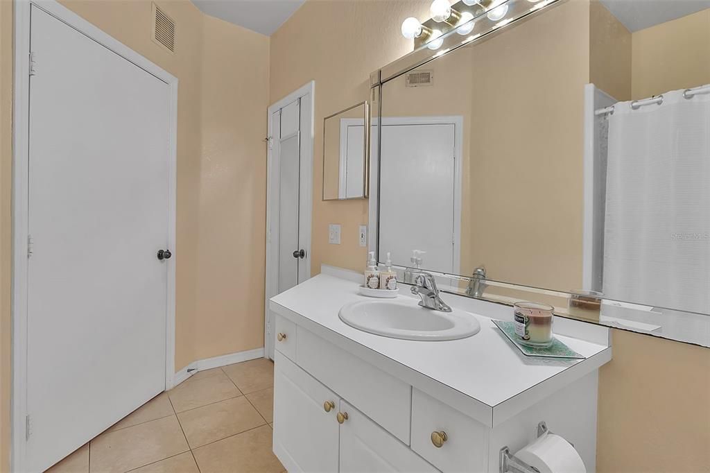 Под контрактом: $189,999 (2 спален, 1 ванн, 1116 Квадратных фут)