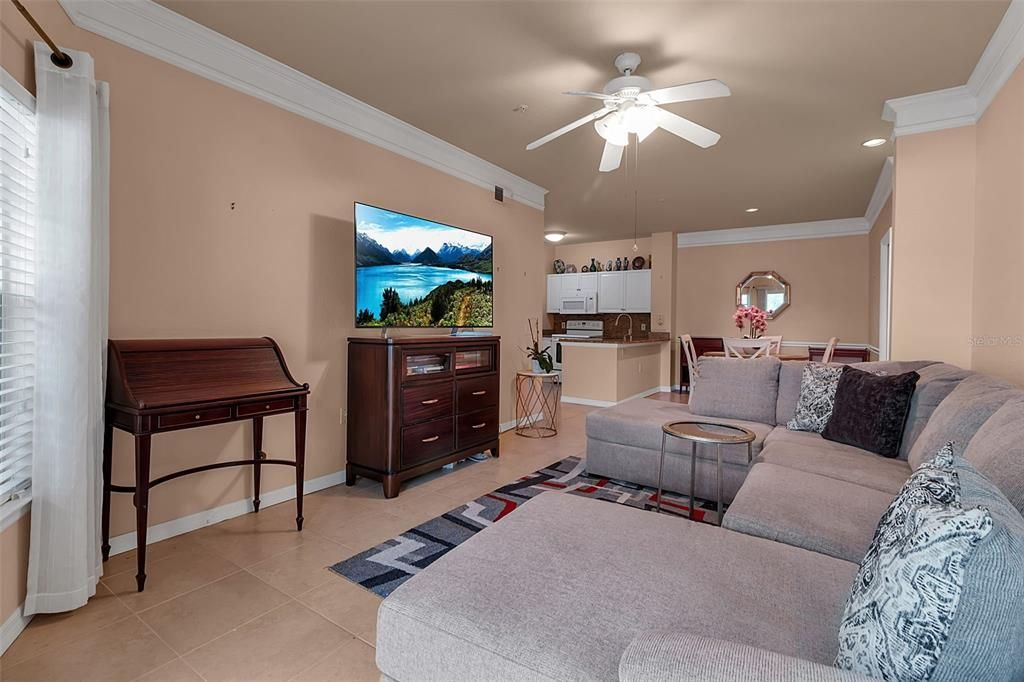 Под контрактом: $189,999 (2 спален, 1 ванн, 1116 Квадратных фут)