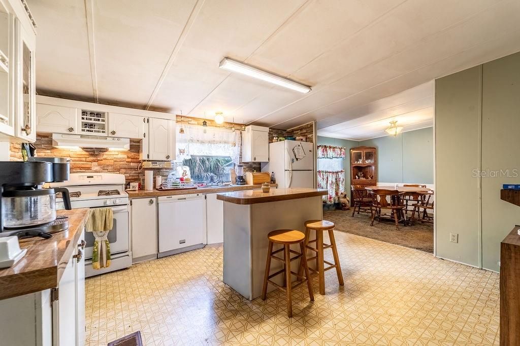 For Sale: $195,000 (4 beds, 2 baths, 1848 Square Feet)