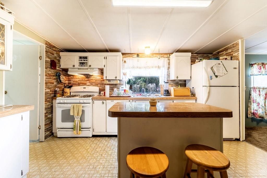 For Sale: $195,000 (4 beds, 2 baths, 1848 Square Feet)