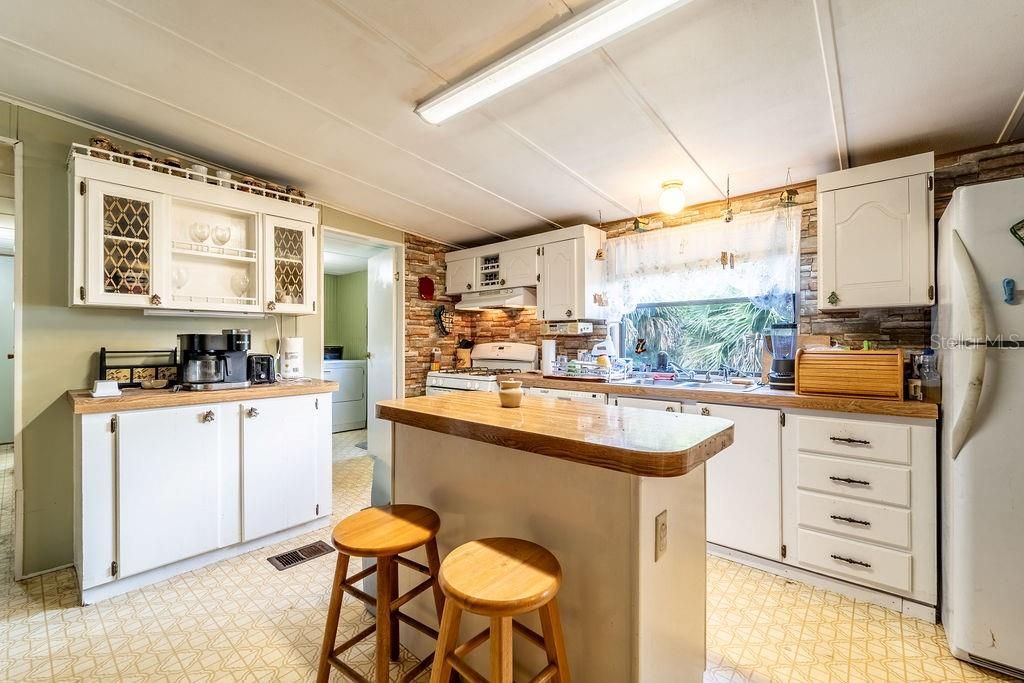 For Sale: $195,000 (4 beds, 2 baths, 1848 Square Feet)