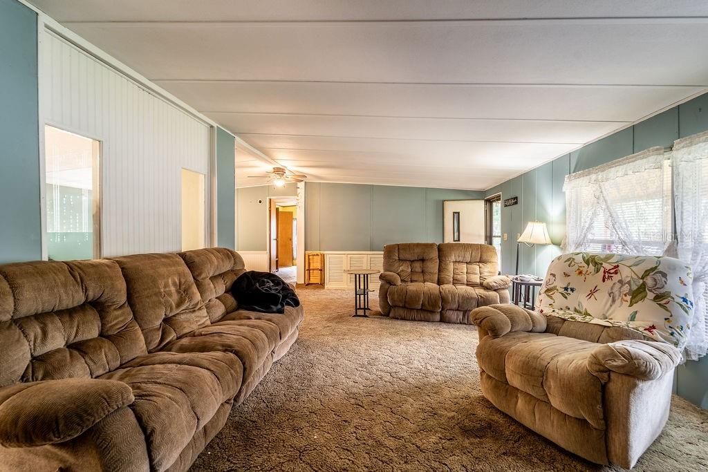 For Sale: $195,000 (4 beds, 2 baths, 1848 Square Feet)