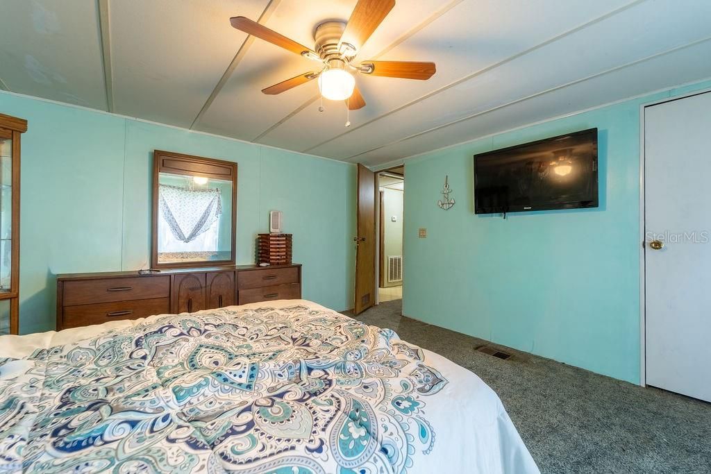 For Sale: $195,000 (4 beds, 2 baths, 1848 Square Feet)