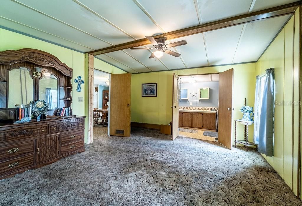 For Sale: $195,000 (4 beds, 2 baths, 1848 Square Feet)