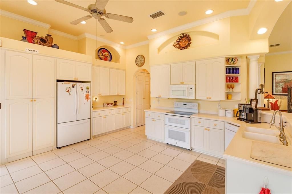 Active With Contract: $400,000 (2 beds, 2 baths, 3034 Square Feet)