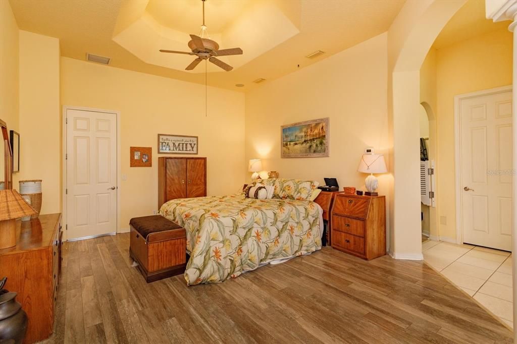 Active With Contract: $400,000 (2 beds, 2 baths, 3034 Square Feet)
