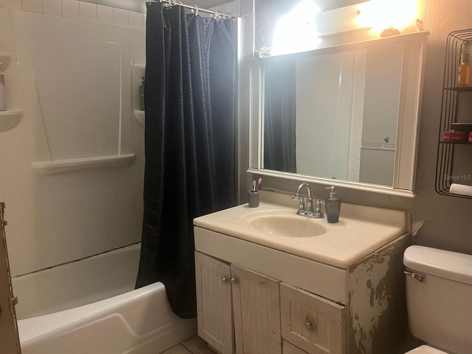 待售: $349,000 (0 贝兹, 0 浴室, 2200 平方英尺)