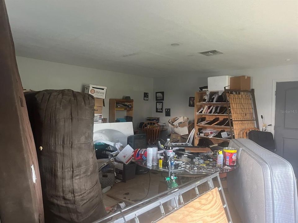 待售: $349,000 (0 贝兹, 0 浴室, 2200 平方英尺)