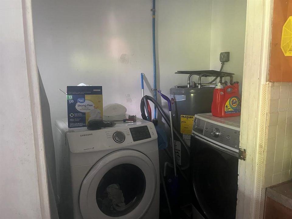 待售: $349,000 (0 贝兹, 0 浴室, 2200 平方英尺)