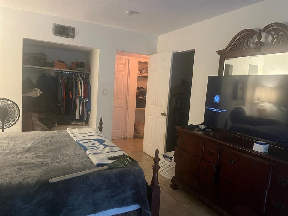 待售: $349,000 (0 贝兹, 0 浴室, 2200 平方英尺)