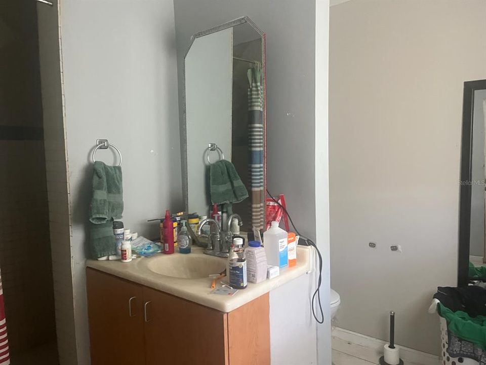 待售: $349,000 (0 贝兹, 0 浴室, 2200 平方英尺)