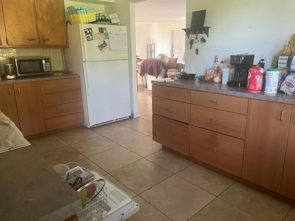 待售: $349,000 (0 贝兹, 0 浴室, 2200 平方英尺)