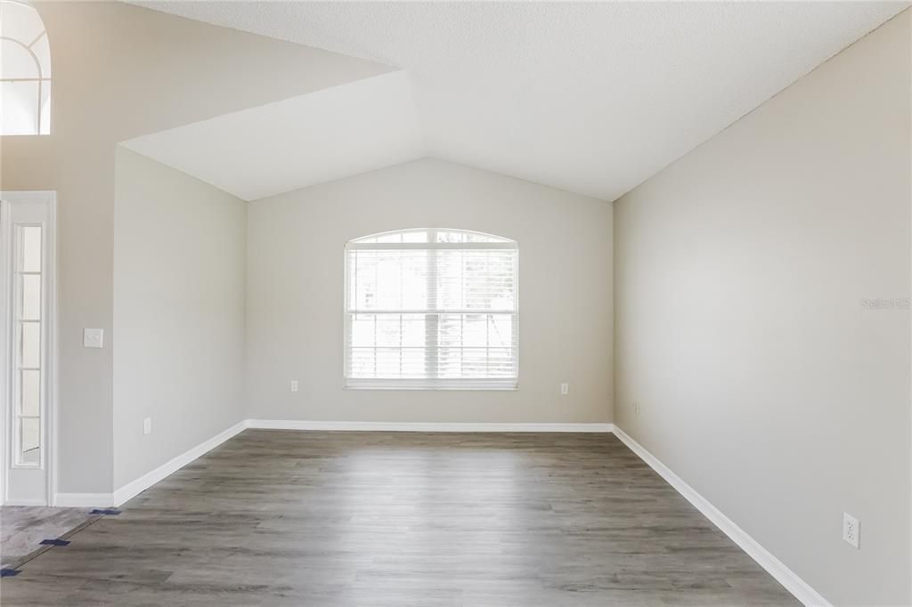 Activo con contrato: $330,000 (3 camas, 2 baños, 1480 Pies cuadrados)