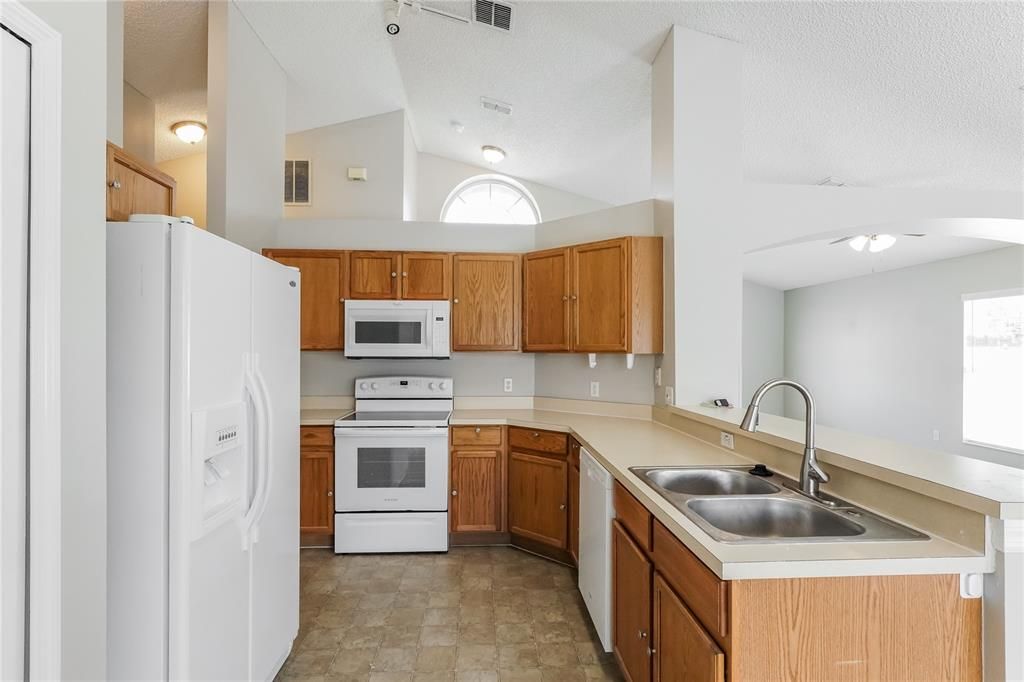 Activo con contrato: $330,000 (3 camas, 2 baños, 1480 Pies cuadrados)