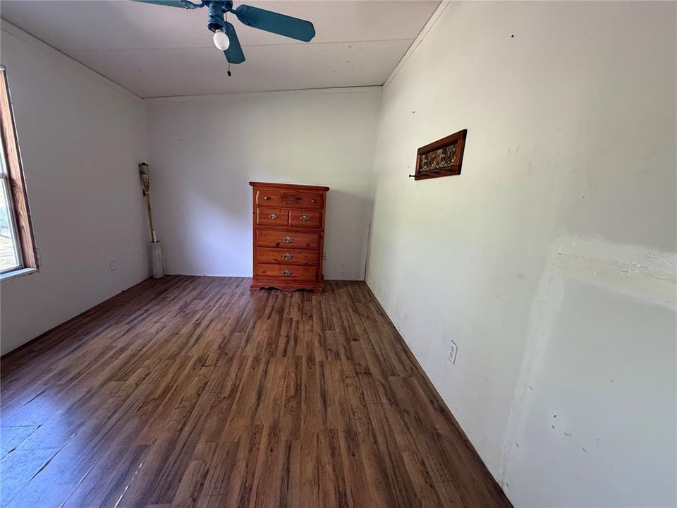 For Sale: $189,900 (4 beds, 2 baths, 1620 Square Feet)