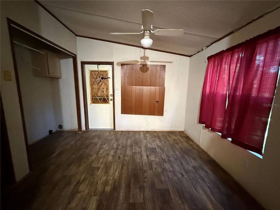 For Sale: $189,900 (4 beds, 2 baths, 1620 Square Feet)