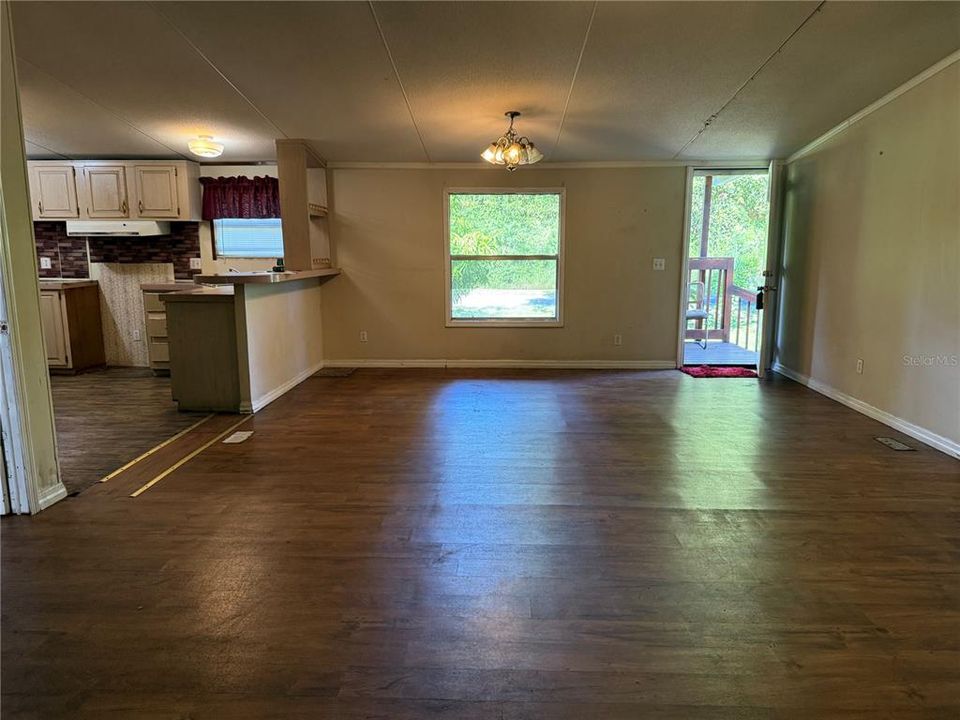 For Sale: $189,900 (4 beds, 2 baths, 1620 Square Feet)