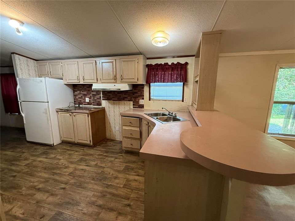 For Sale: $189,900 (4 beds, 2 baths, 1620 Square Feet)