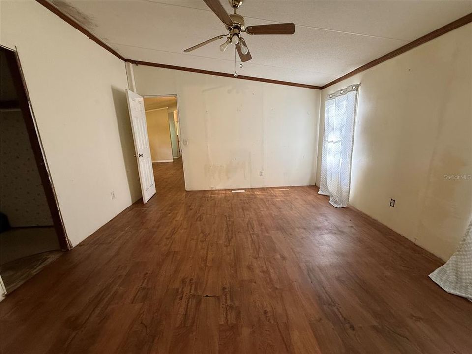 For Sale: $189,900 (4 beds, 2 baths, 1620 Square Feet)