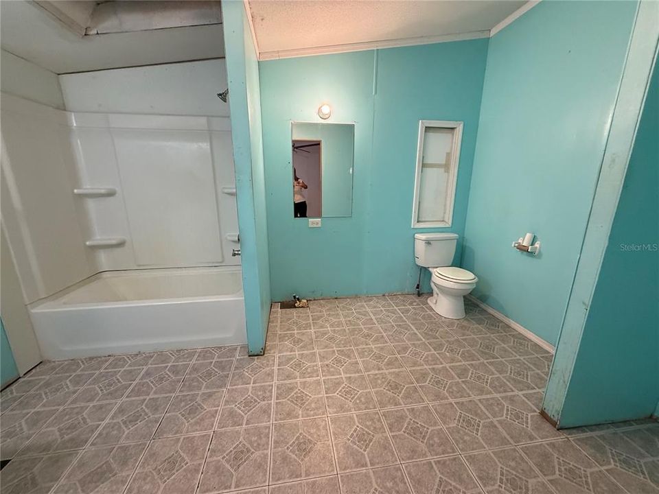 For Sale: $189,900 (4 beds, 2 baths, 1620 Square Feet)